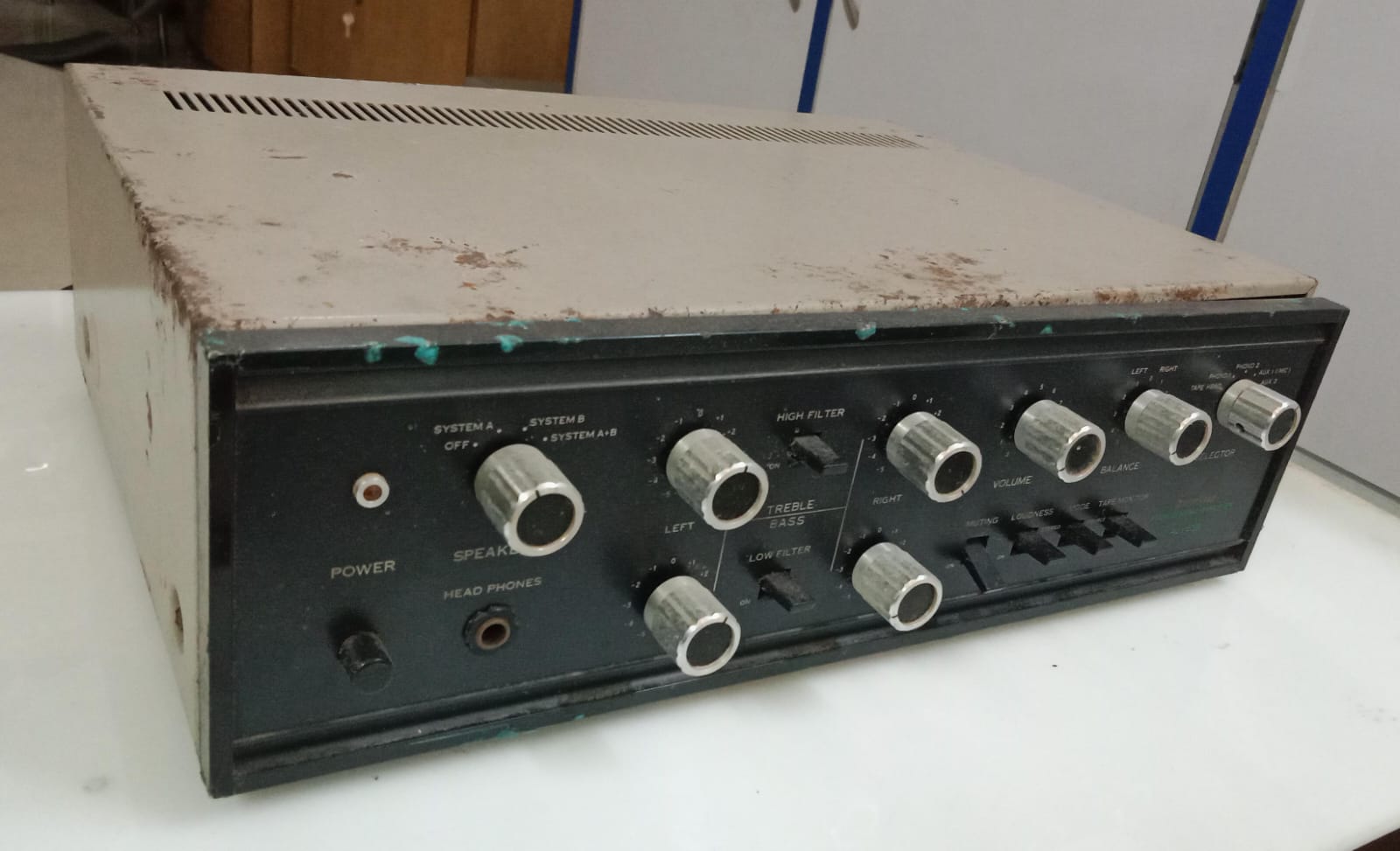 Sansui AU-555 Stereo Amplifier – Vintage Audiophile Classic