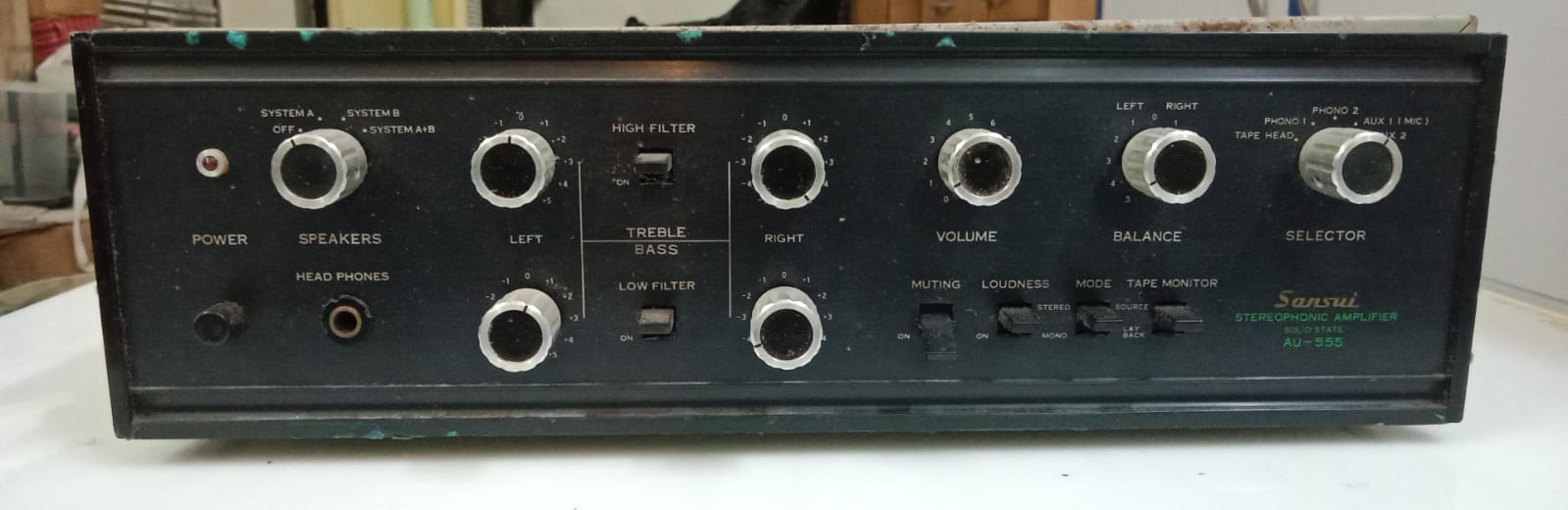 Sansui AU-555 Stereo Amplifier – Vintage Audiophile Classic