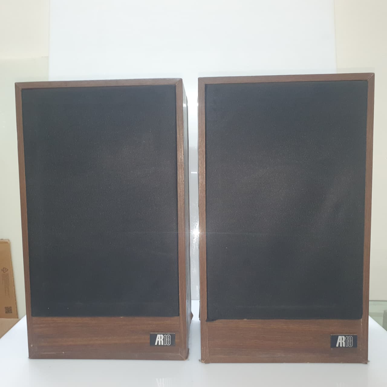 Pair of Vintage Teledyne Acoustic Research AR18 Bookshelf Speakers