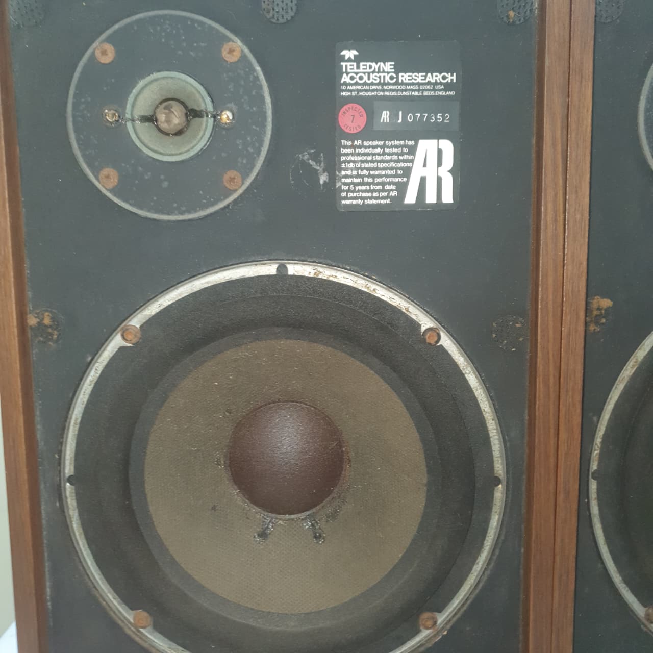 Pair of Vintage Teledyne Acoustic Research AR18 Bookshelf Speakers